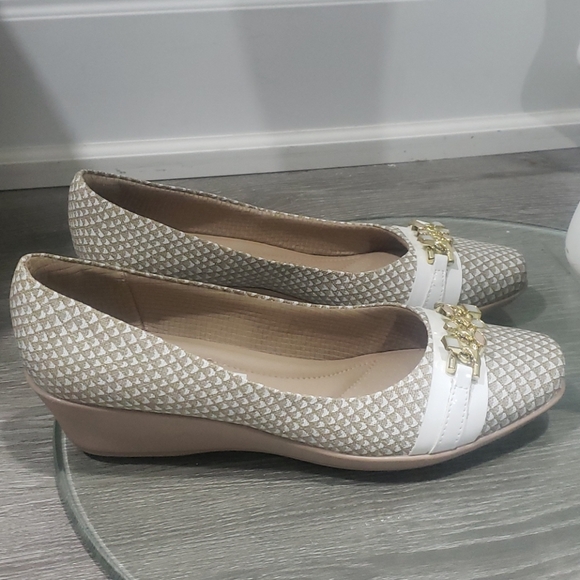 Piccadilly Low Wedge Heel Shoes - Picture 3 of 8